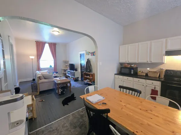 $179,900 | 1526 South Burlington Drive, Unit 1, Muncie, IN 47302