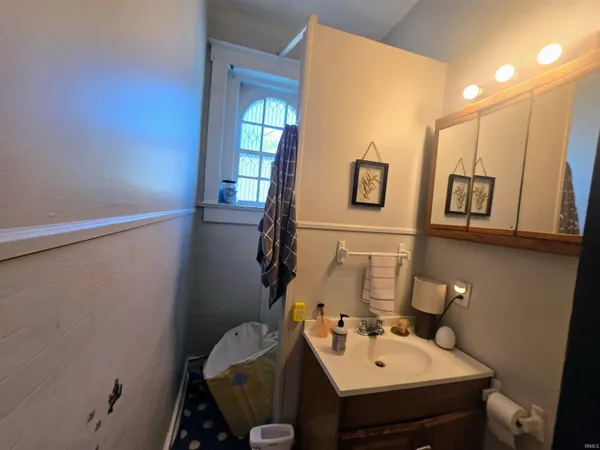 $179,900 | 1526 South Burlington Drive, Unit 1, Muncie, IN 47302