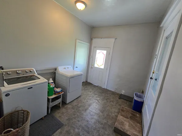 $179,900 | 1526 South Burlington Drive, Unit 1, Muncie, IN 47302