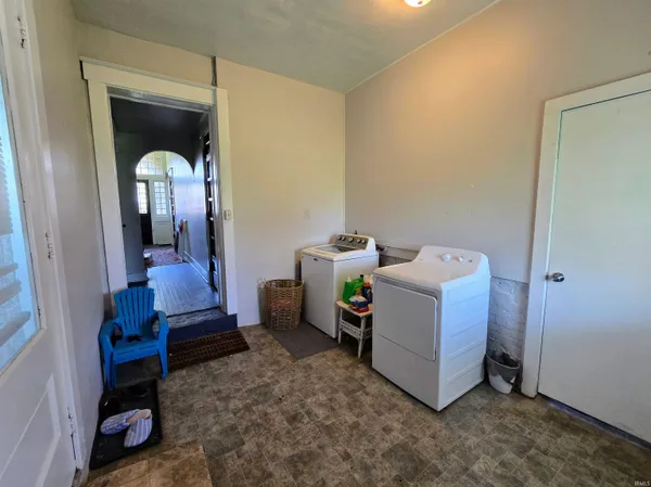 $179,900 | 1526 South Burlington Drive, Unit 1, Muncie, IN 47302