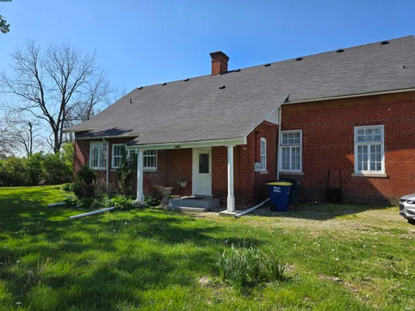 $179,900 | 1526 South Burlington Drive, Unit 1, Muncie, IN 47302