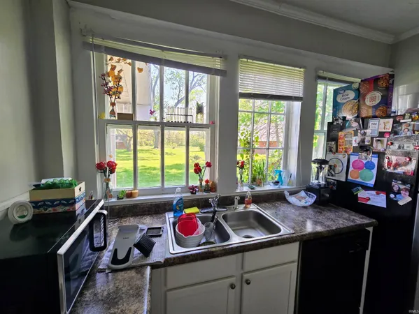 $179,900 | 1526 South Burlington Drive, Unit 1, Muncie, IN 47302