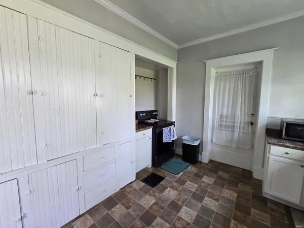 $179,900 | 1526 South Burlington Drive, Unit 1, Muncie, IN 47302