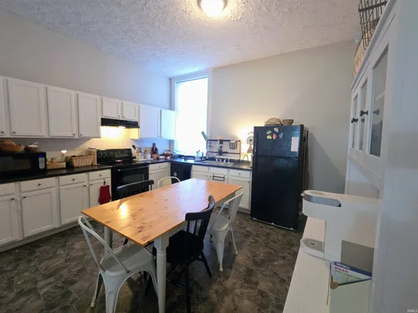 $179,900 | 1526 South Burlington Drive, Unit 1, Muncie, IN 47302