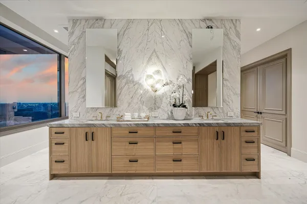 $9,997,000 | 1275 South Post Oak Lane, Unit 2502, Houston, TX 77056