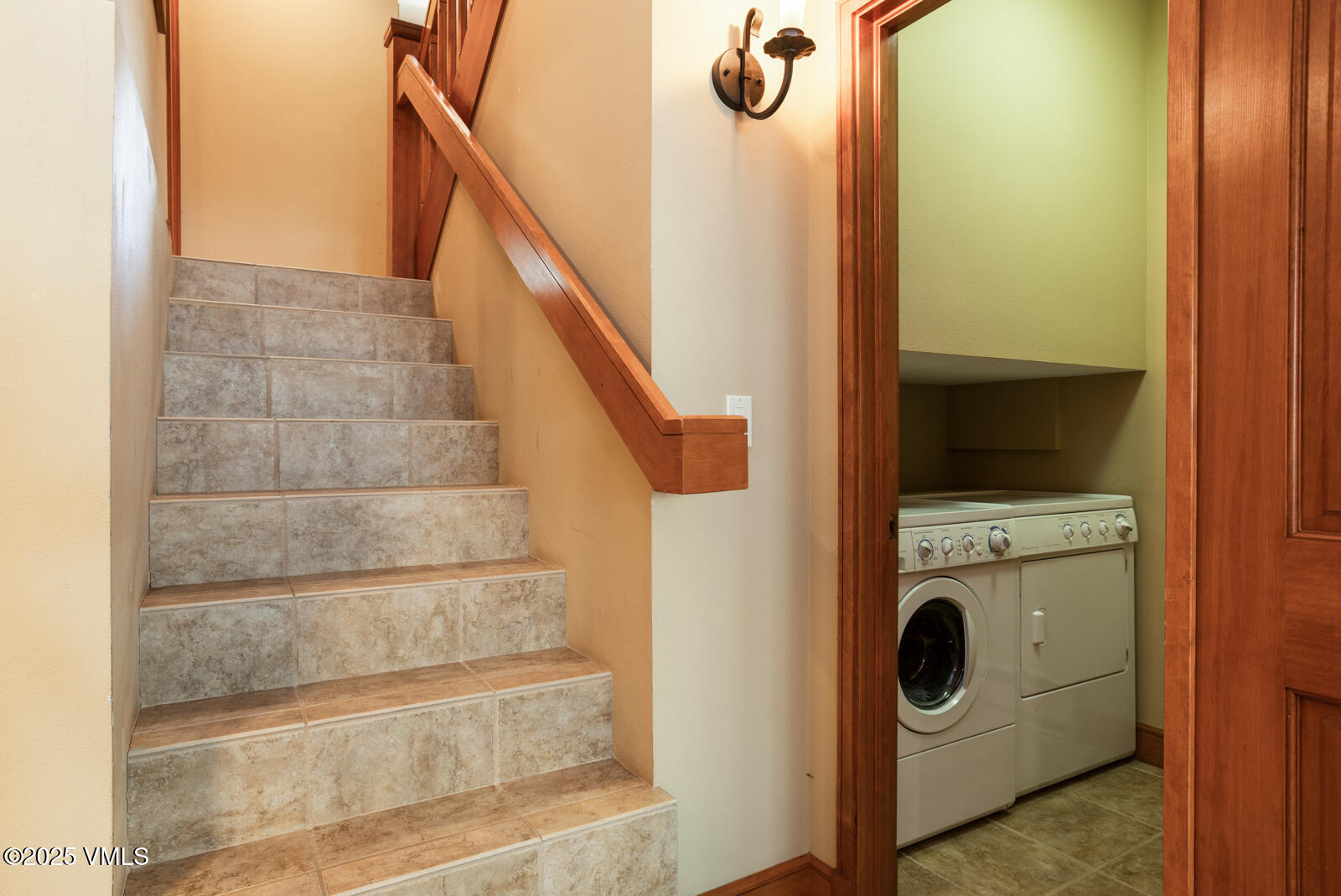380 Offerson Road, Unit K2 Beaver Creek, CO 81620 - Photo 29 of 40 a view of entryway with washer and dryer