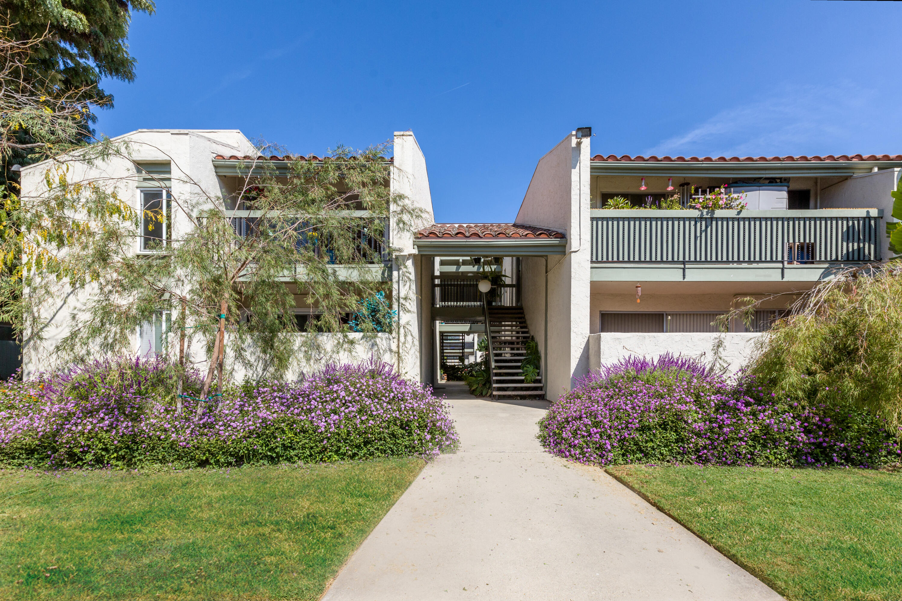 5512 Armitos Avenue, Unit 44 Goleta, CA 93117 - Photo 2 of 16 Front building wide HiRes