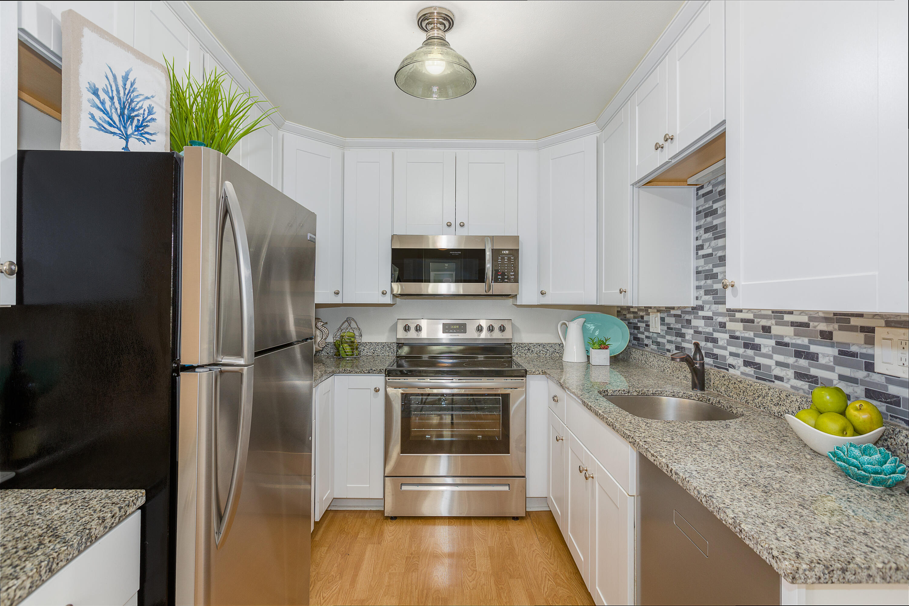 5512 Armitos Avenue, Unit 44 Goleta, CA 93117 - Photo 8 of 16 kitchen close HiRes