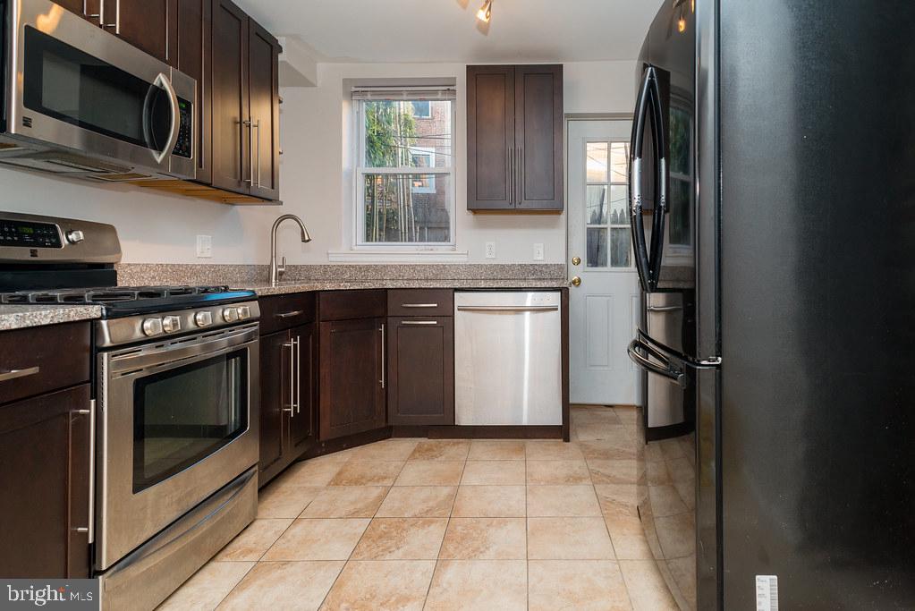 353 Gerritt Street Philadelphia, PA 19147 - Photo 3 of 19