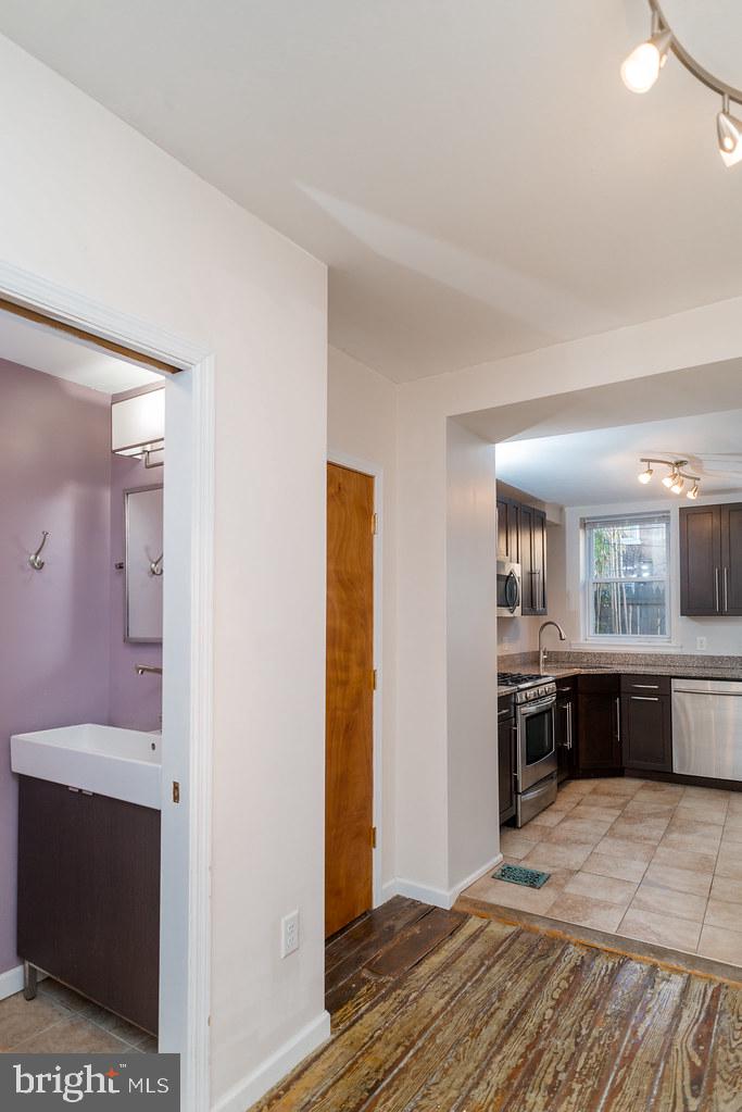 353 Gerritt Street Philadelphia, PA 19147 - Photo 4 of 19