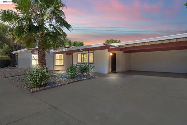 $712,000 | 3107 Corona Drive, Davis, CA 95616