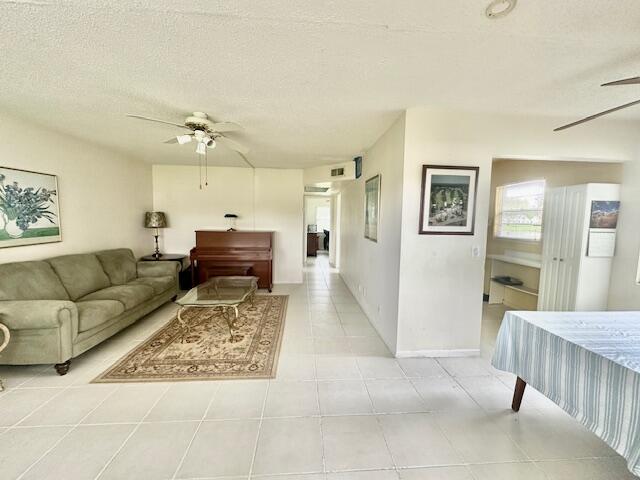 130 Brighton D Boca Raton, FL 33434 - Photo 3 of 36 Living Area