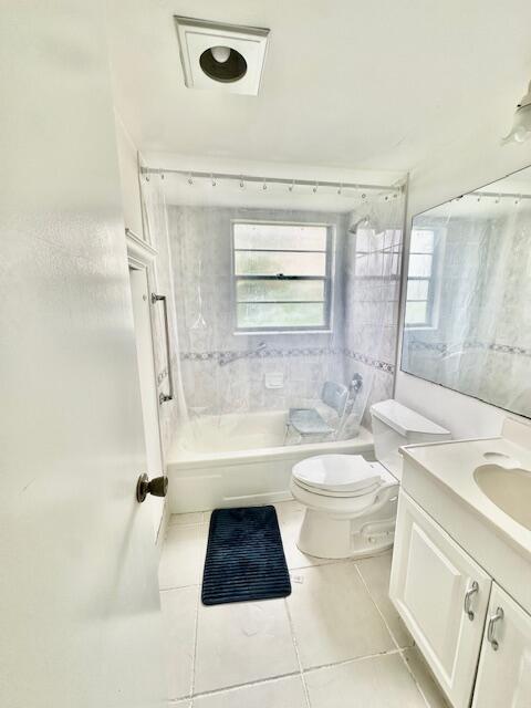 130 Brighton D Boca Raton, FL 33434 - Photo 7 of 36 Main Bathroom