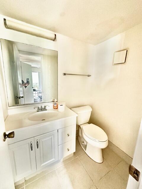 130 Brighton D Boca Raton, FL 33434 - Photo 8 of 36 1/2 Bathroom