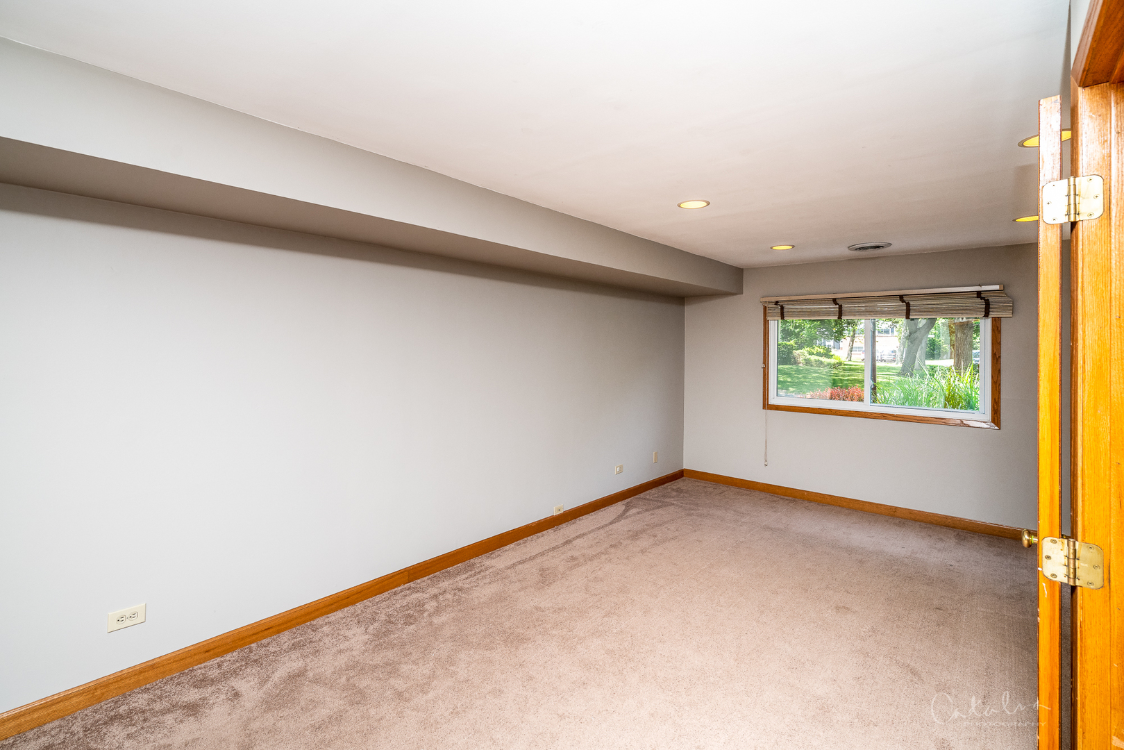 1415 Charing Cross Road Deerfield, IL 60015 - Photo 21 of 23 an empty room with windows