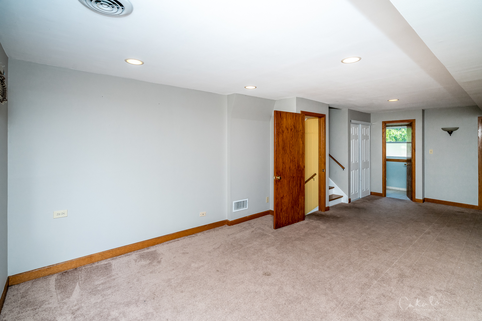 1415 Charing Cross Road Deerfield, IL 60015 - Photo 22 of 23 an empty room with windows