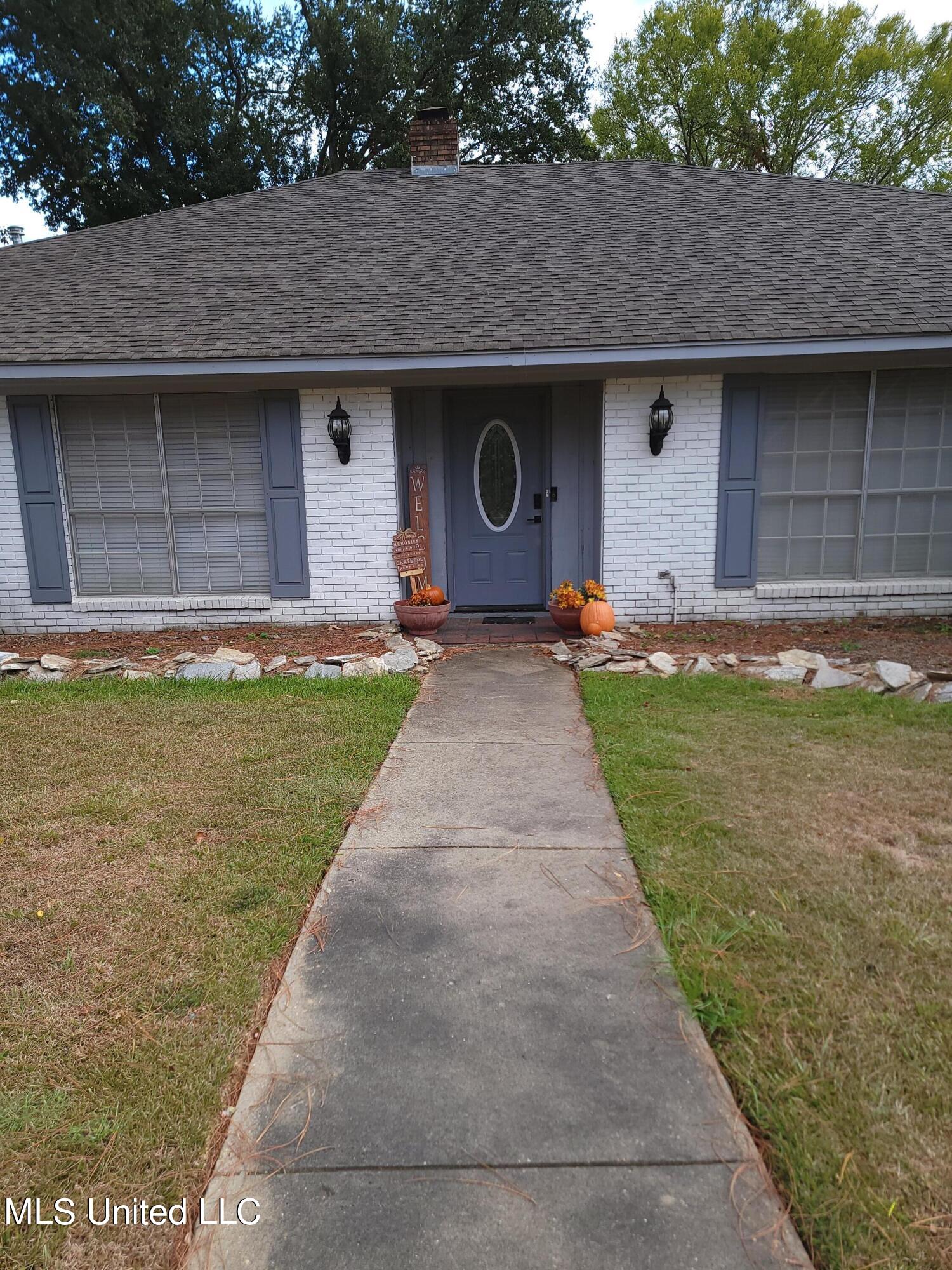 907 Rutherford Drive Jackson, MS 39206 - Photo 3 of 53 20231015_170300