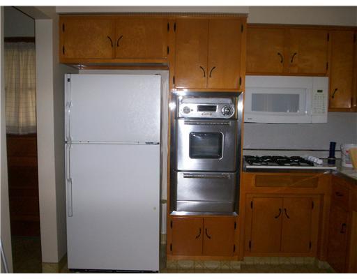 511 Ritchie Place Aliquippa, PA 15001 - Photo 11 of 12 Cafeteria/Kitchen.