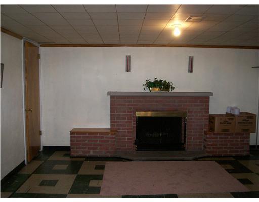 511 Ritchie Place Aliquippa, PA 15001 - Photo 10 of 12 Family Room.