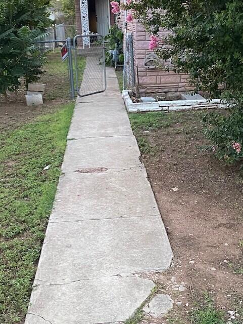 2104 Date Avenue Lubbock, TX 79404 - Photo 7 of 25 14f37d73-bbb6-470d-b417-e6277a6b4ee5