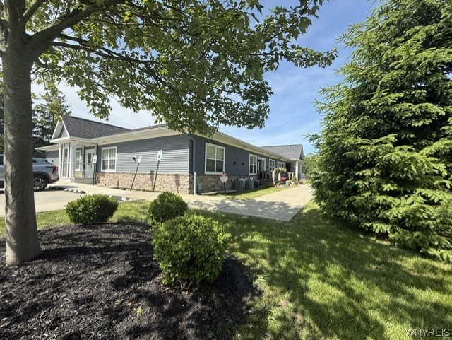 610 Ayer Road, Unit 6 Amherst, NY 14221 - Photo 4 of 23 Right side
