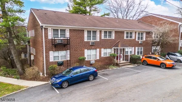$282,000 | 100 Pierson Miller Drive, Unit 9, Pompton Lakes, NJ 07442