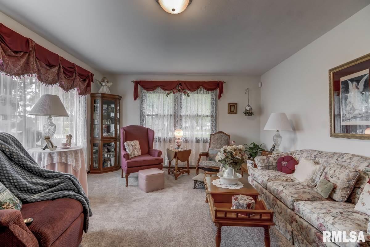 2516 Plateau Drive Springfield, IL 62707 - Photo 4 of 36