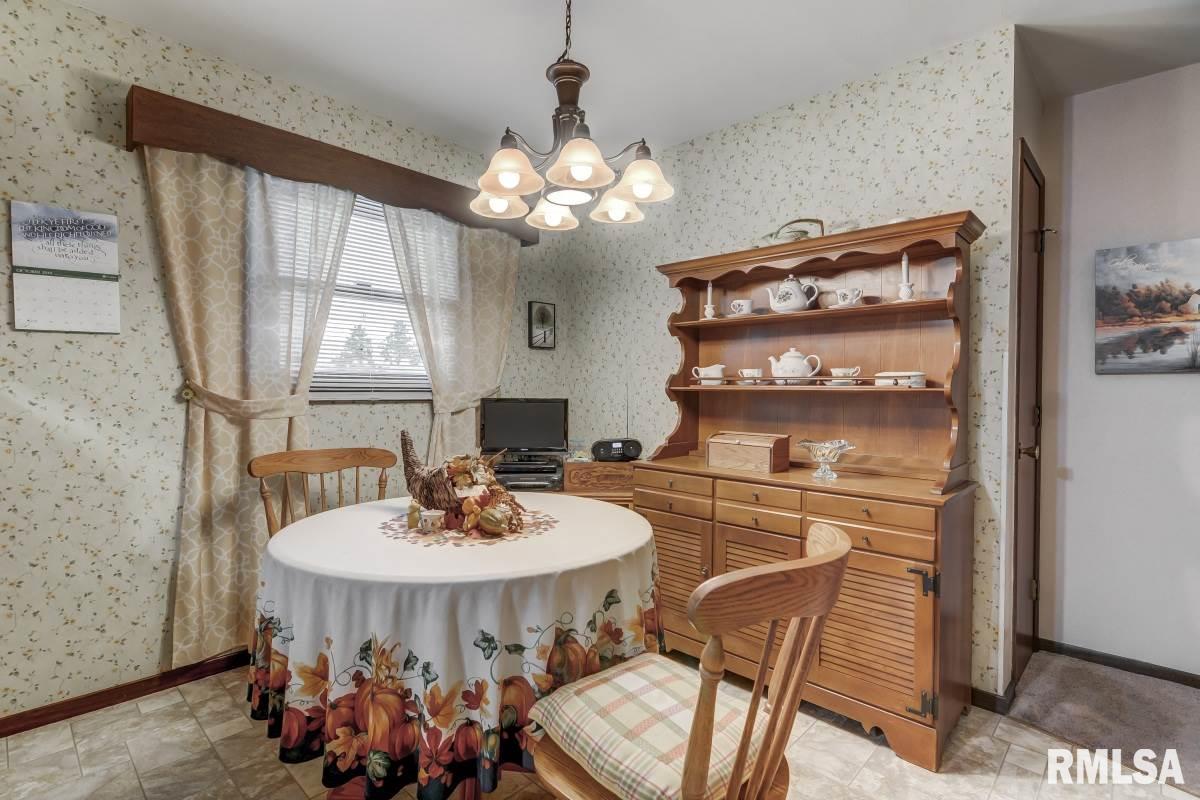 2516 Plateau Drive Springfield, IL 62707 - Photo 9 of 36