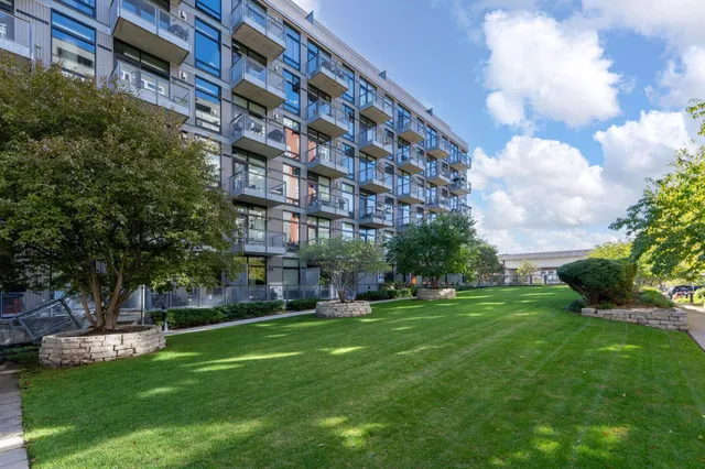 $2,100 | 720 North 4th Street, Unit 303, Minneapolis, MN 55401