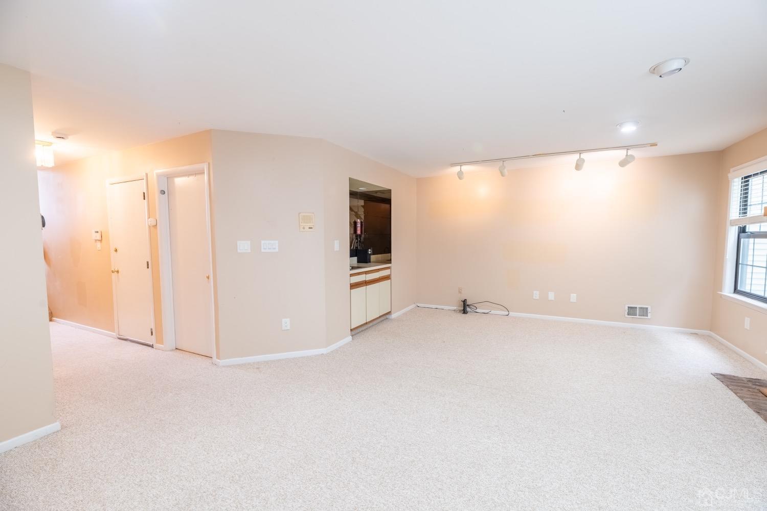 4602 Stonehedge Road Edison, NJ 08820 - Photo 18 of 87 an empty room with windows and closet