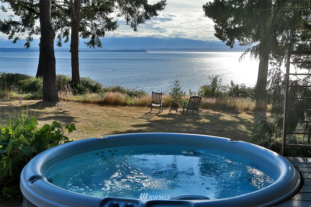 6798 Sills Road Clinton, WA 98236 - Photo 4 of 40