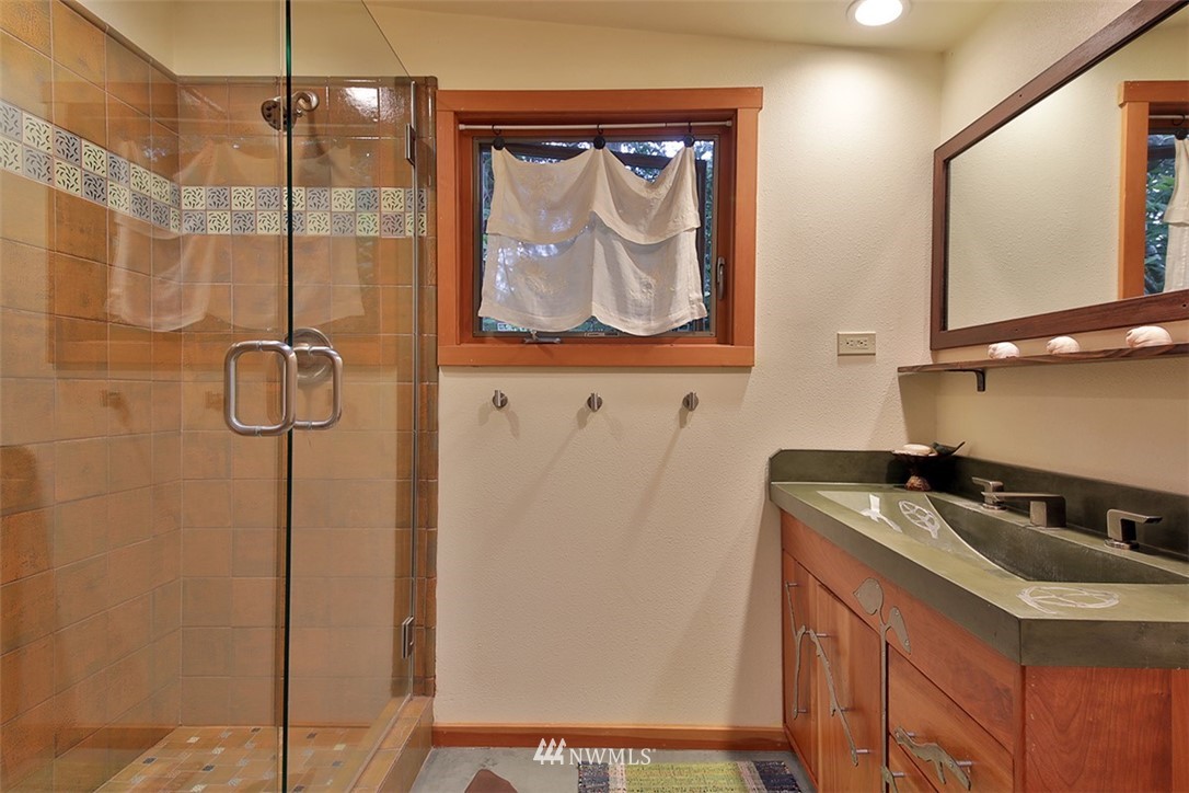 6798 Sills Road Clinton, WA 98236 - Photo 33 of 40