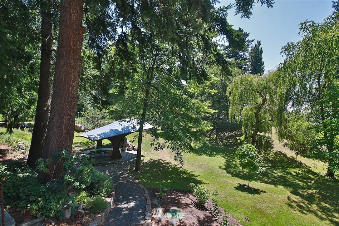 6798 Sills Road Clinton, WA 98236 - Photo 8 of 40