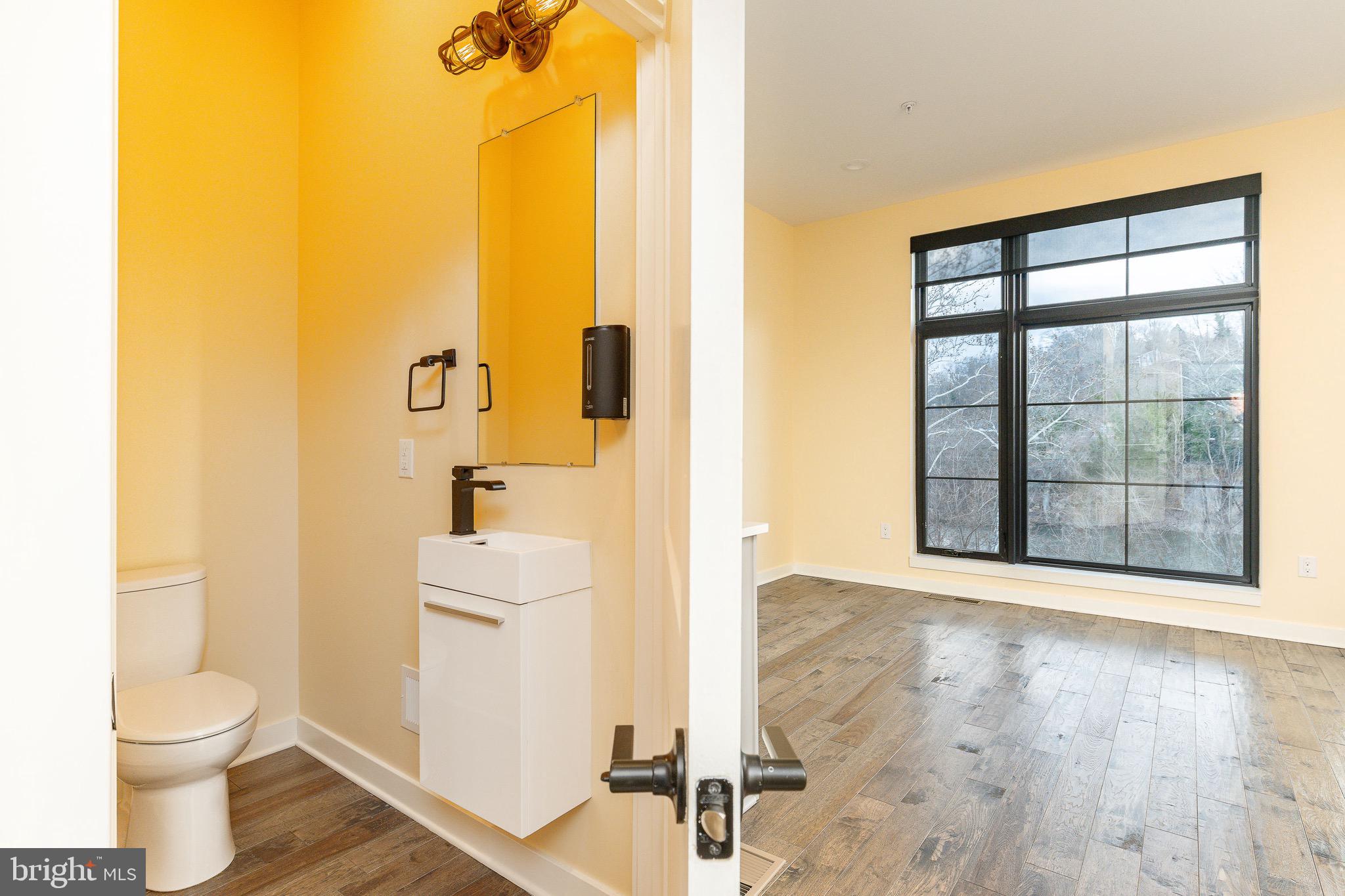 4523 Riverside Way Philadelphia, PA 19127 - Photo 11 of 58