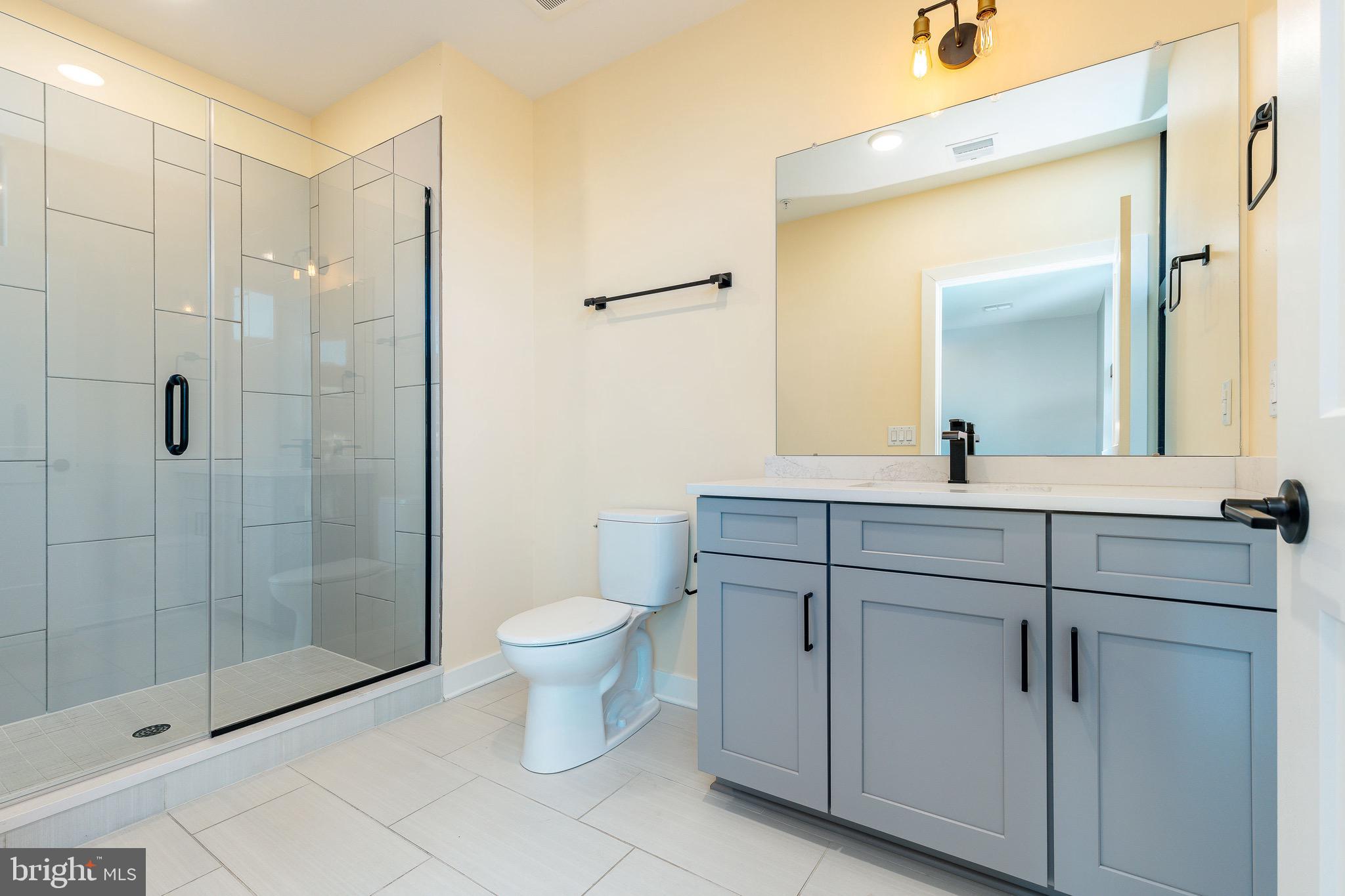 4523 Riverside Way Philadelphia, PA 19127 - Photo 27 of 50 a bathroom with a toilet sink and shower