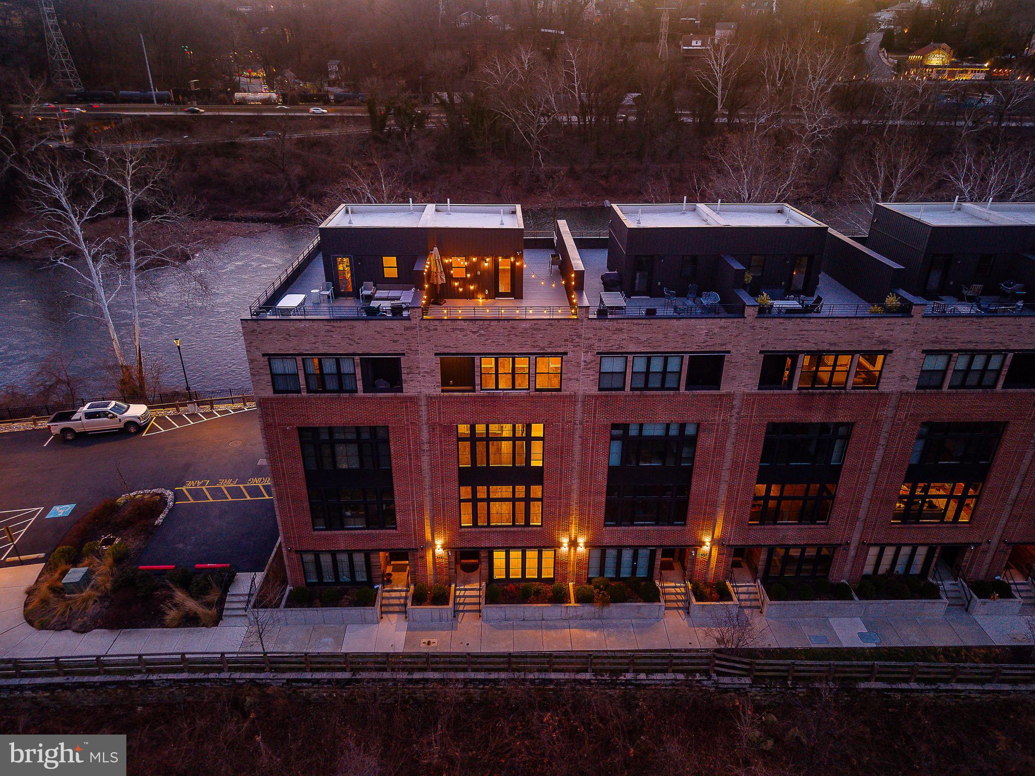 4523 Riverside Way Philadelphia, PA 19127 - Photo 3 of 58