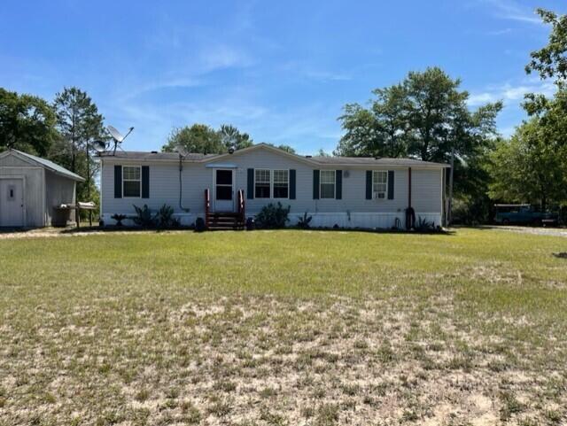 304 St James Road DeFuniak Springs, FL 32433 - Photo 6 of 37 a front view of house with yard and green space