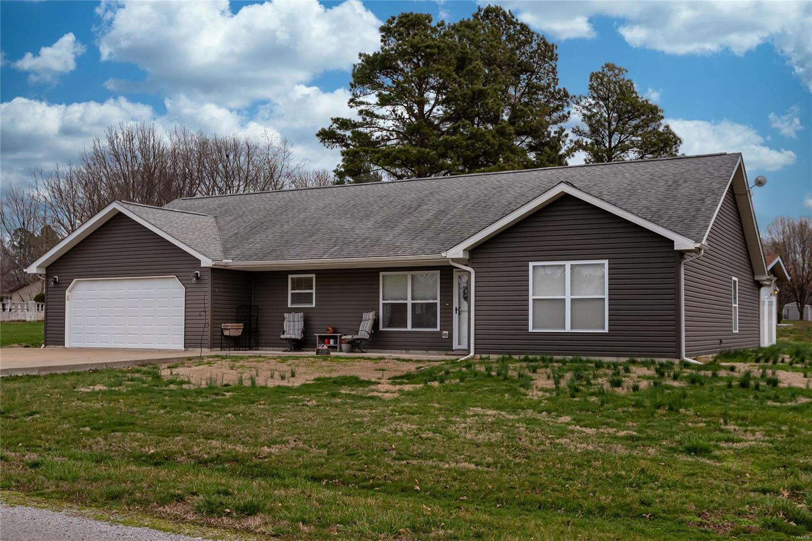 1723 Memory Lane Herrin, IL 62948 - Photo 2 of 29 Gallery Image 2
