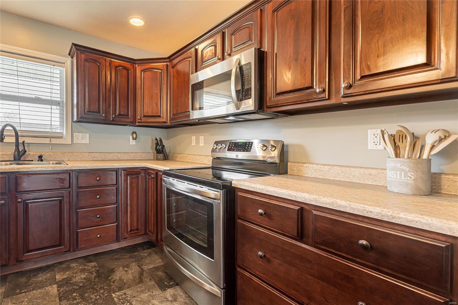 1723 Memory Lane Herrin, IL 62948 - Photo 11 of 29 Gallery Image 11