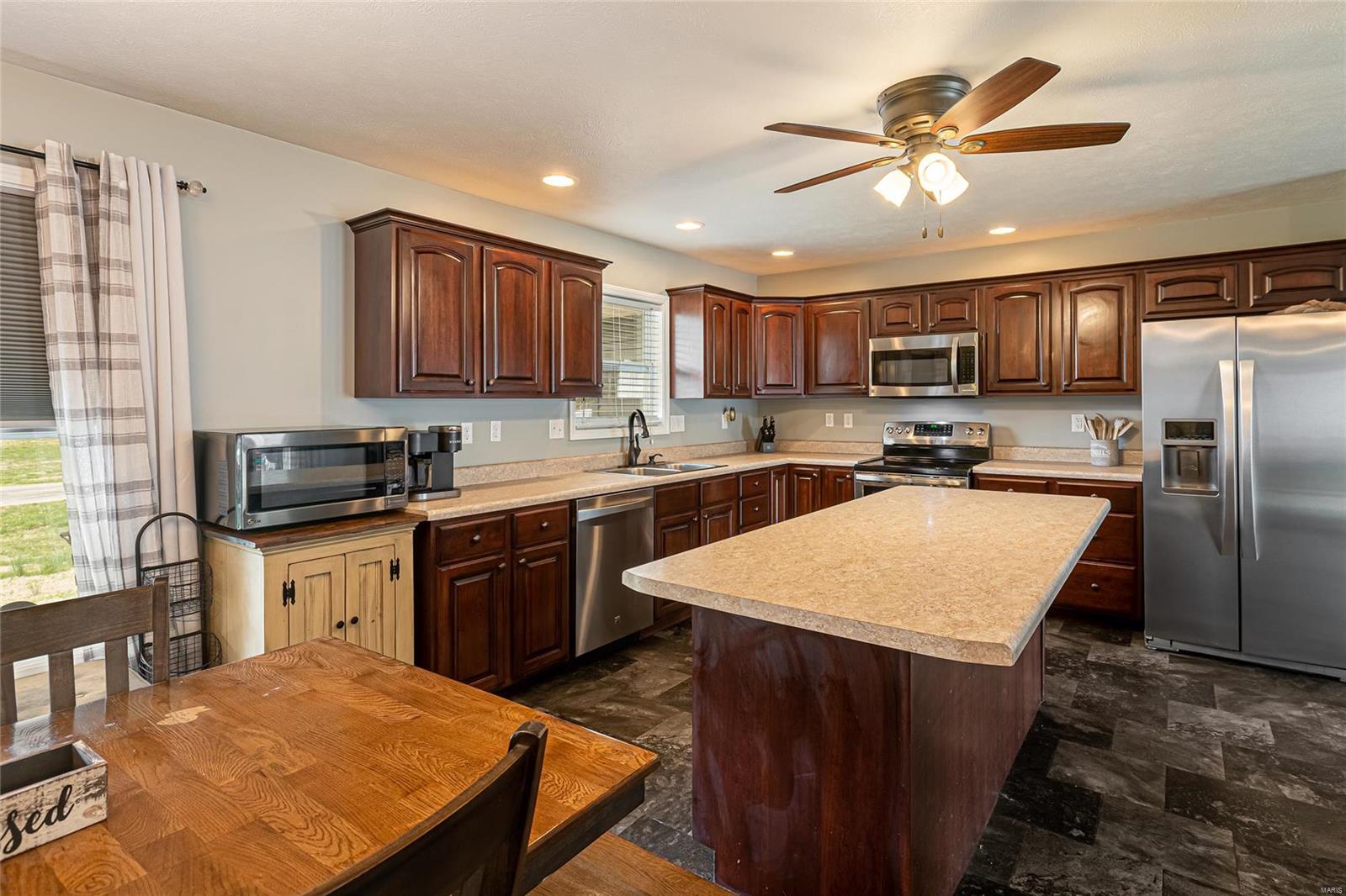 1723 Memory Lane Herrin, IL 62948 - Photo 12 of 29 Gallery Image 12