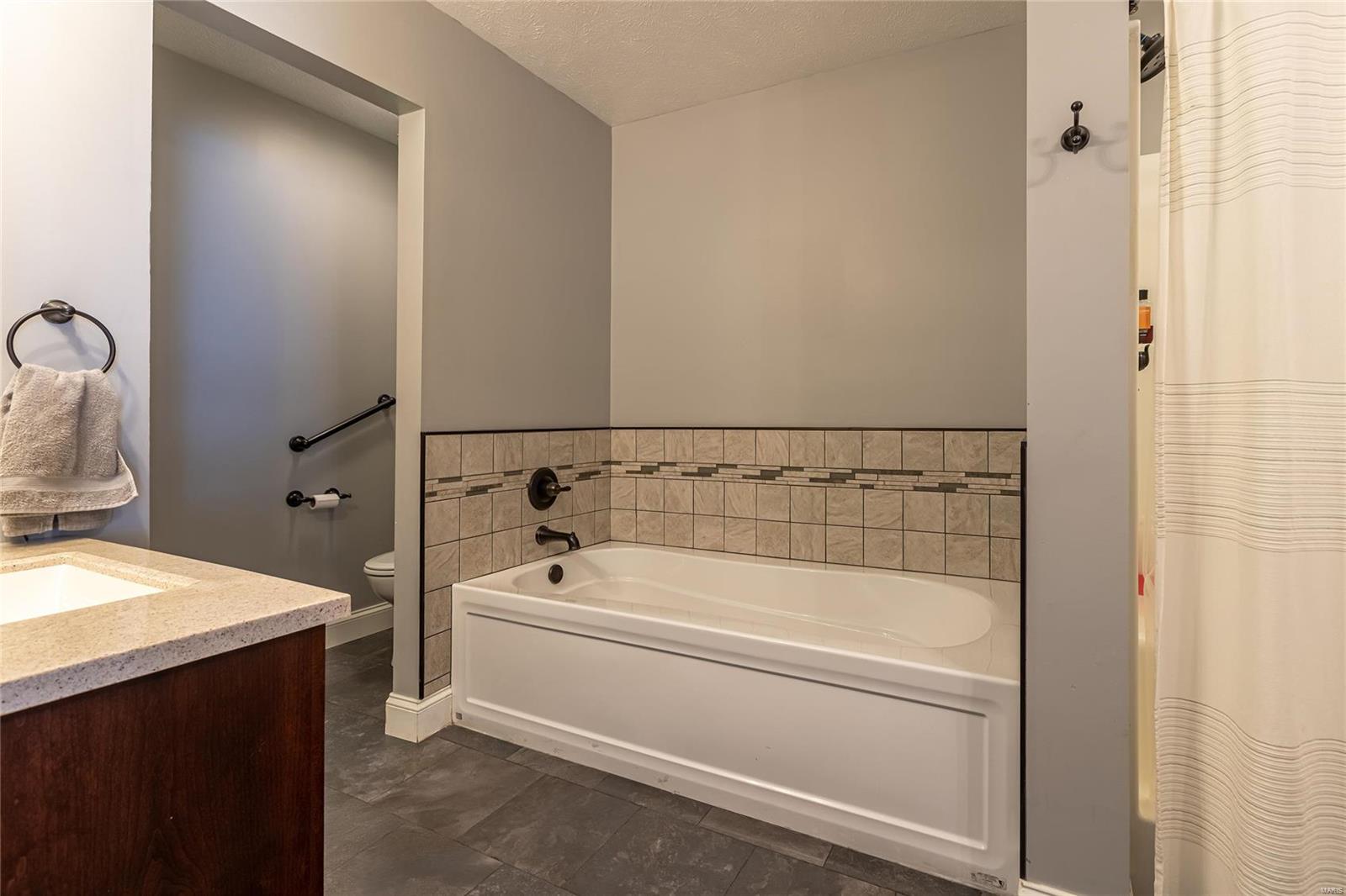 1723 Memory Lane Herrin, IL 62948 - Photo 16 of 29 Gallery Image 16