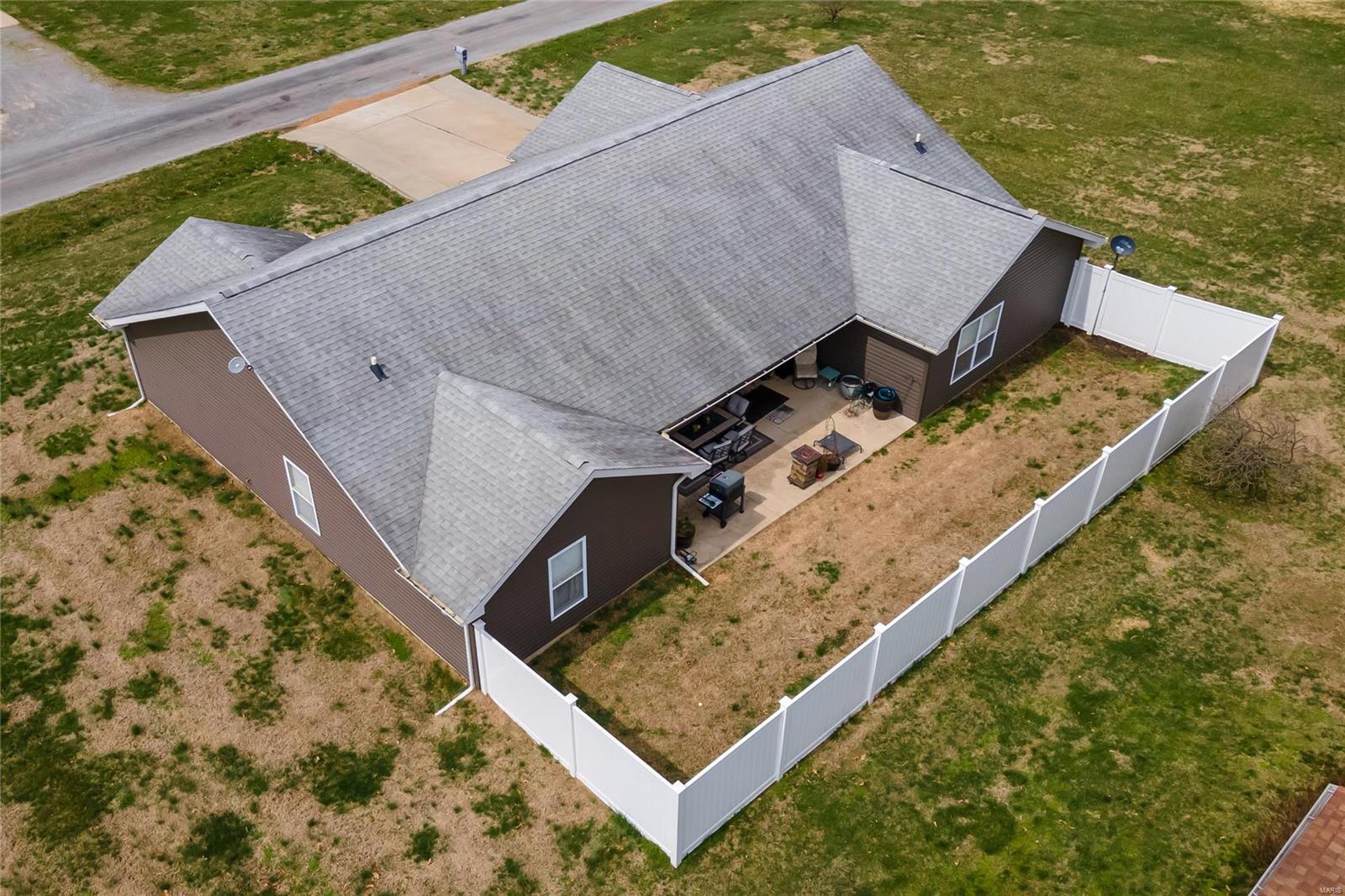 1723 Memory Lane Herrin, IL 62948 - Photo 27 of 29 Gallery Image 27