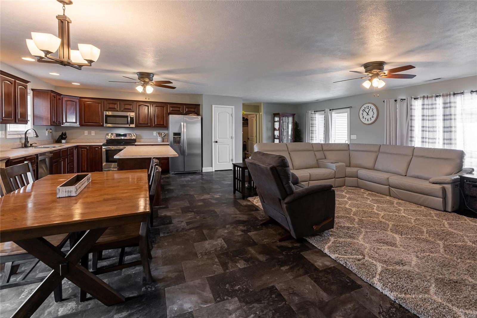 1723 Memory Lane Herrin, IL 62948 - Photo 5 of 29 Gallery Image 5