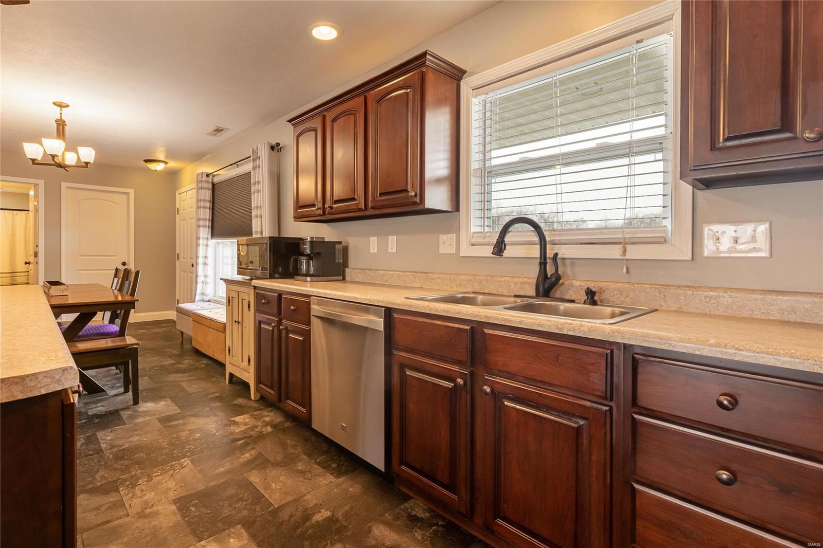 1723 Memory Lane Herrin, IL 62948 - Photo 8 of 29 Gallery Image 8