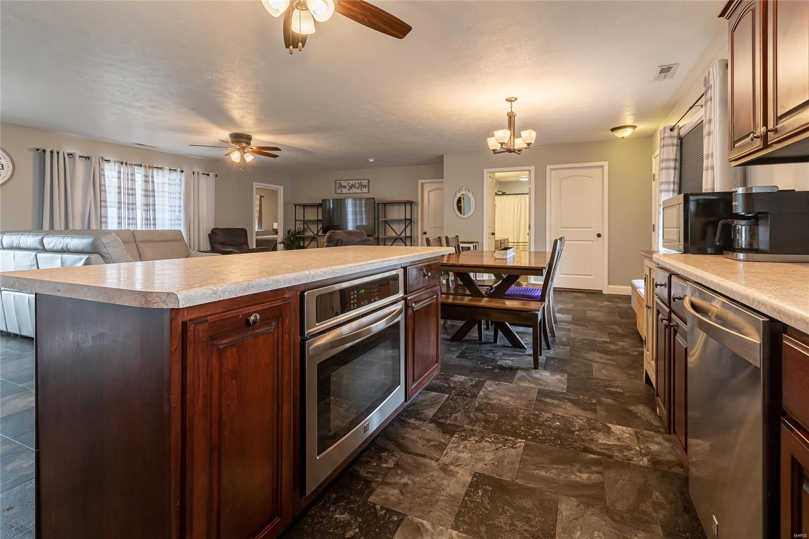 1723 Memory Lane Herrin, IL 62948 - Photo 9 of 29 Gallery Image 9