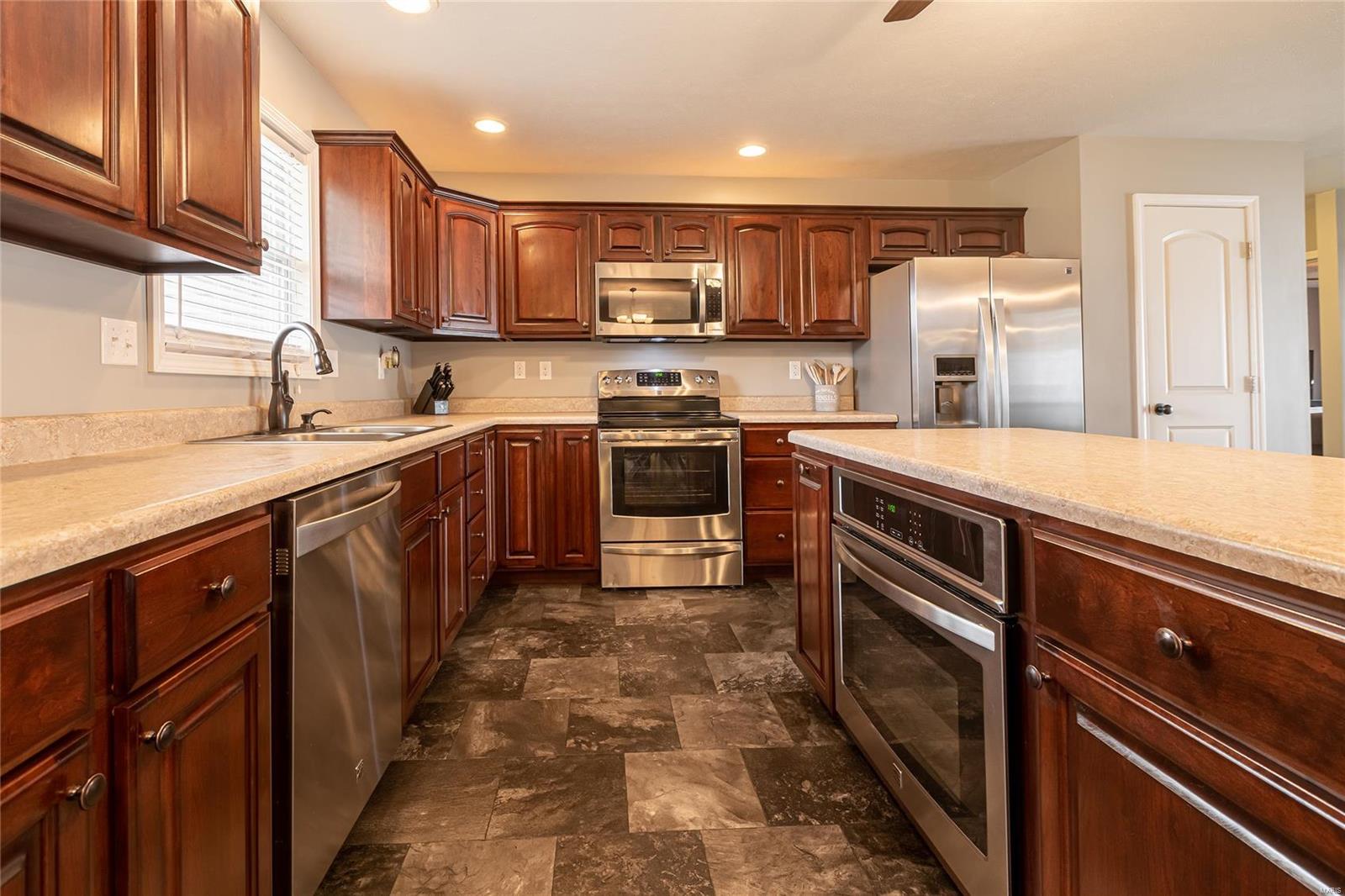 1723 Memory Lane Herrin, IL 62948 - Photo 10 of 29 Gallery Image 10