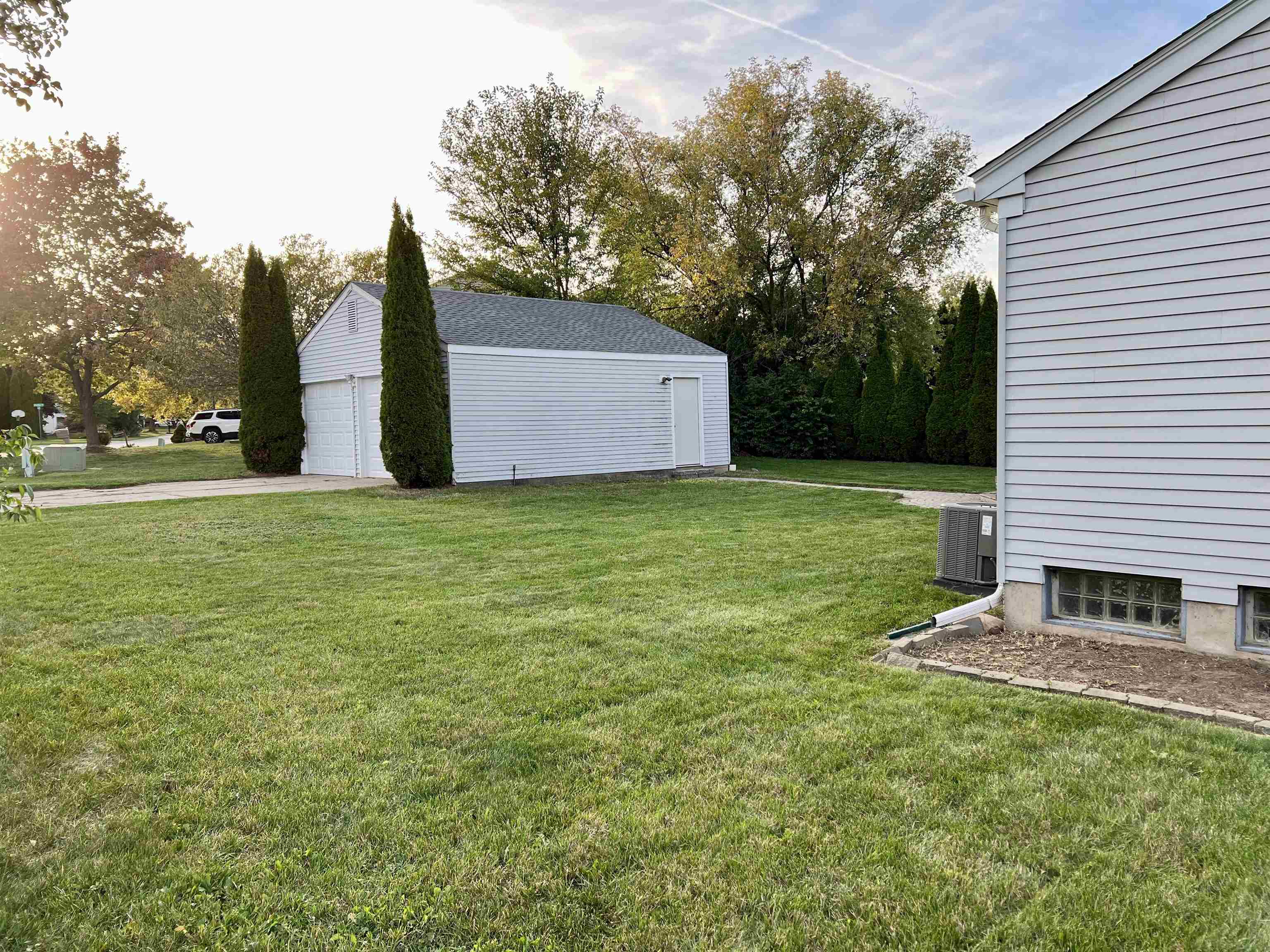 748 Bolinger Street Rochester Hills, MI 48307 - Photo 3 of 34