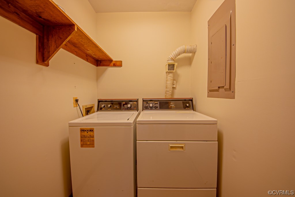 7212 Drexelbrook Road Chesterfield, VA 23832 - Photo 14 of 31 a utility room with dryer and washer