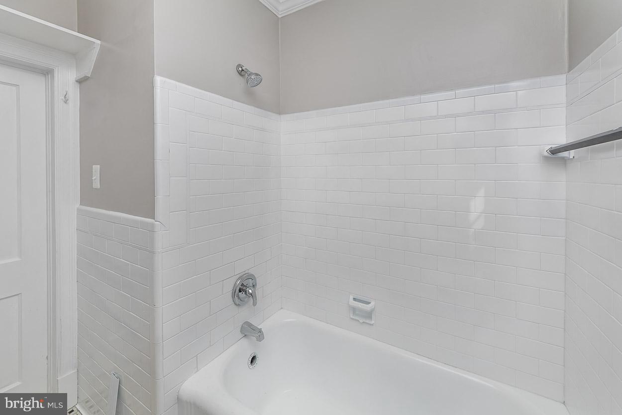 1112 Elm Ridge Avenue Baltimore, MD 21229 - Photo 13 of 30 Bath