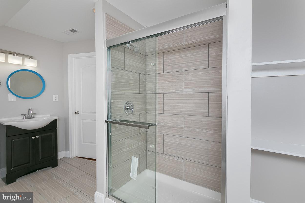 1112 Elm Ridge Avenue Baltimore, MD 21229 - Photo 21 of 30 Bath (Master)